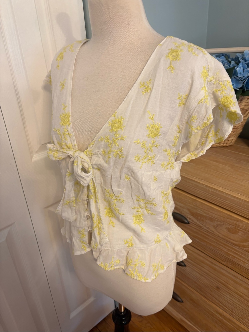 Abercrombie & Fitch White Tie-Front Top with Yellow Floral Embroidery